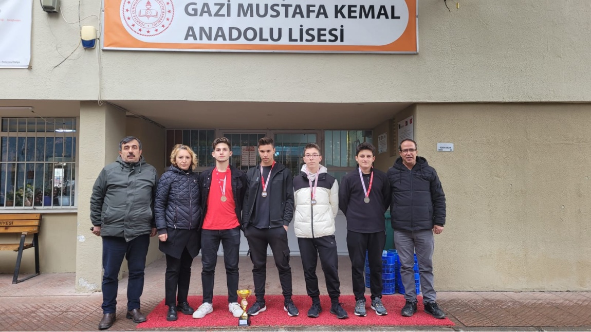 GENÇ ERKEKLER MASA TENİSİ MÜSABAKALARINDAKİ BAŞARI GÖSTEREN ÖĞRENCİLERİMİZE MADALYALARI TAKDİM EDİLDİ